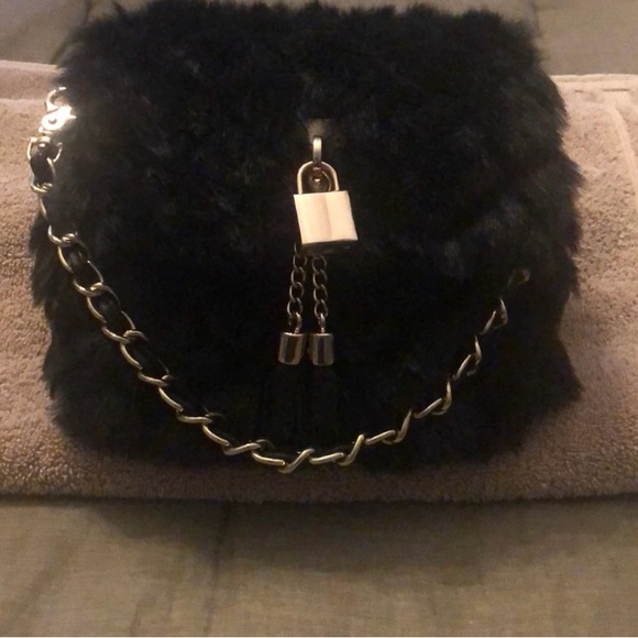 Paradox Elegant Black Faux Fur Chain Bag - Picture 1 of 3